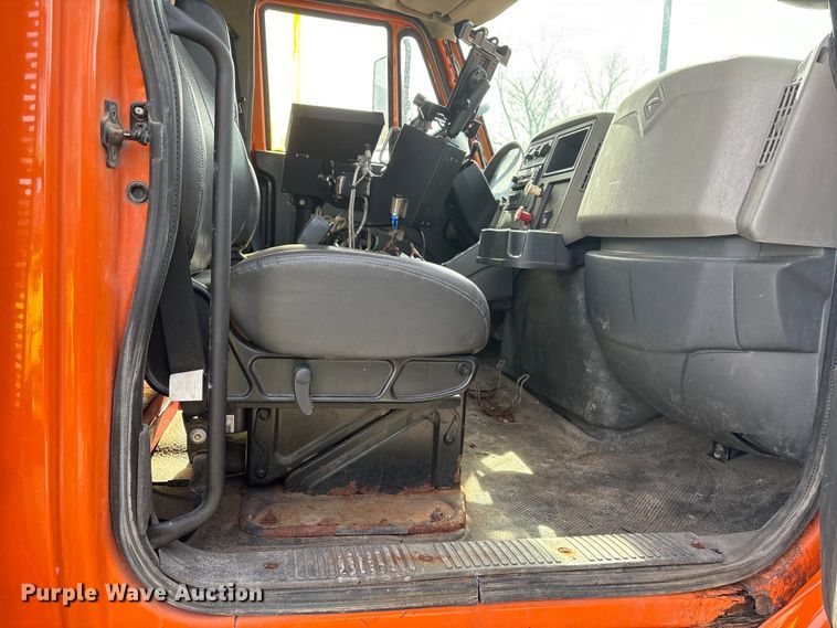 image for item EA4545 2009 International 7400 dump truck