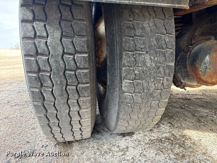 image for item EA4545 2009 International 7400 dump truck