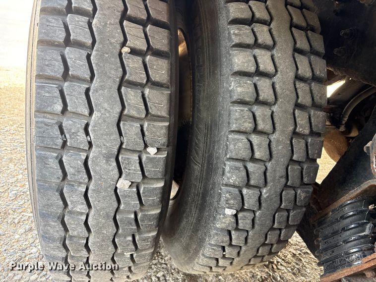 image for item EA4545 2009 International 7400 dump truck