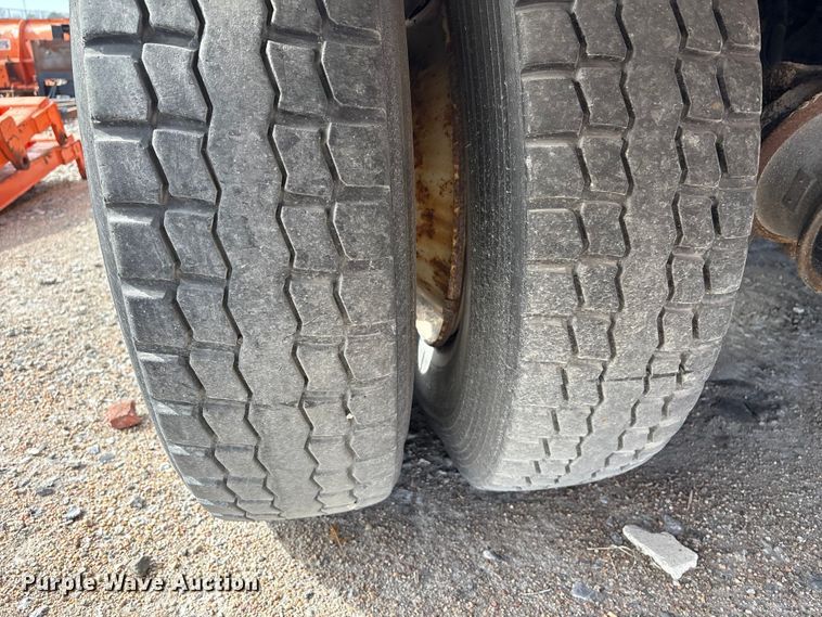 image for item EA4545 2009 International 7400 dump truck