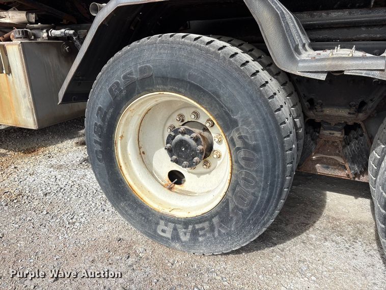 image for item EA4545 2009 International 7400 dump truck