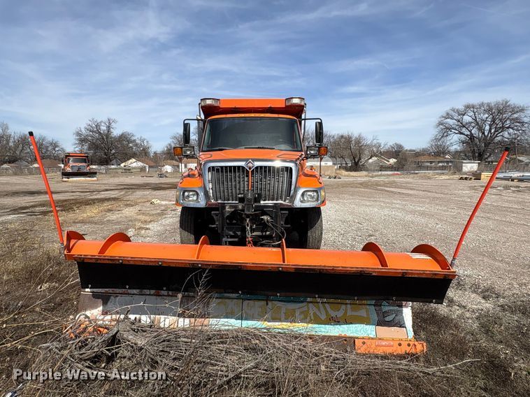 image for item EA4548 2007 International 7400 dump truck