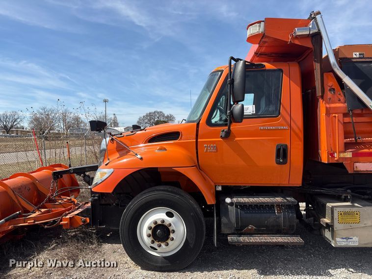 image for item EA4548 2007 International 7400 dump truck
