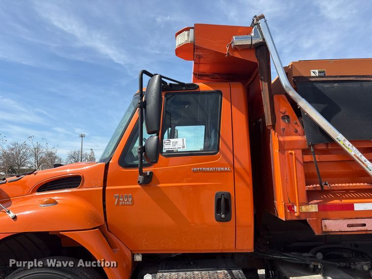 image for item EA4548 2007 International 7400 dump truck
