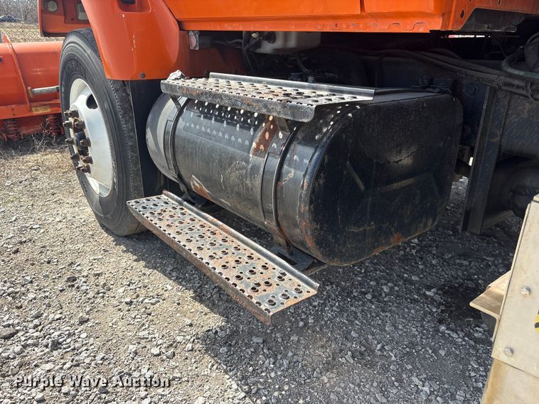 image for item EA4548 2007 International 7400 dump truck