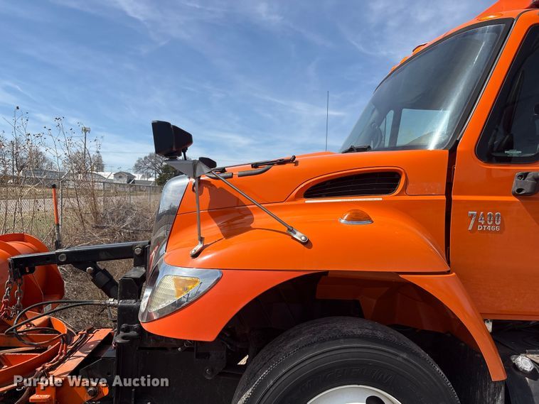 image for item EA4548 2007 International 7400 dump truck