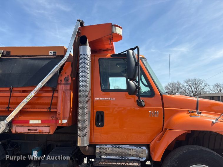 image for item EA4548 2007 International 7400 dump truck
