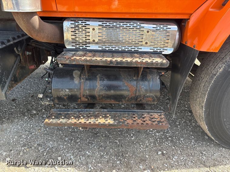 image for item EA4548 2007 International 7400 dump truck