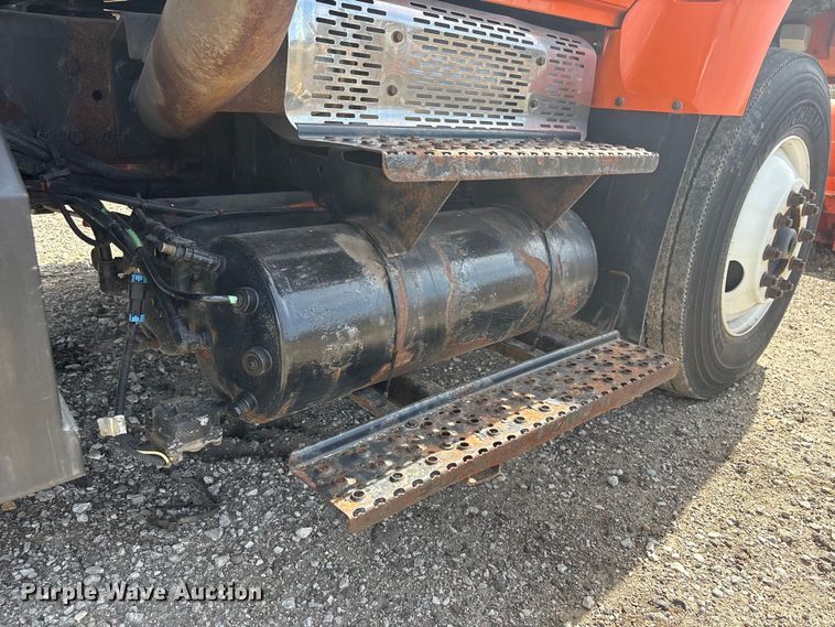 image for item EA4548 2007 International 7400 dump truck