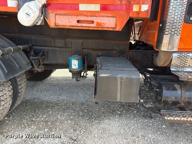 image for item EA4548 2007 International 7400 dump truck