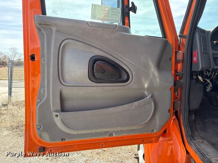 image for item EA4548 2007 International 7400 dump truck