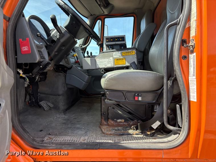 image for item EA4548 2007 International 7400 dump truck