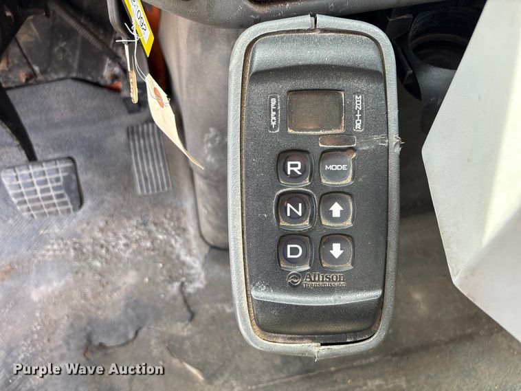 image for item EA4548 2007 International 7400 dump truck