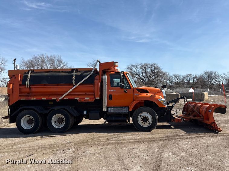 image for item EA4550 2008 International Workstar 7400 dump truck