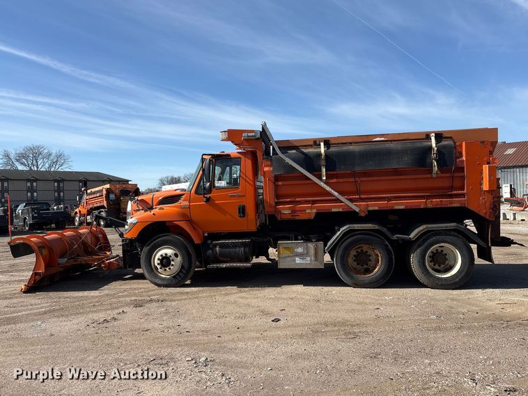 image for item EA4550 2008 International Workstar 7400 dump truck