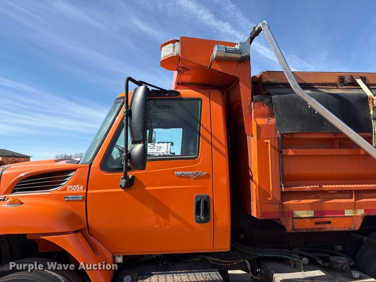 image for item EA4550 2008 International Workstar 7400 dump truck