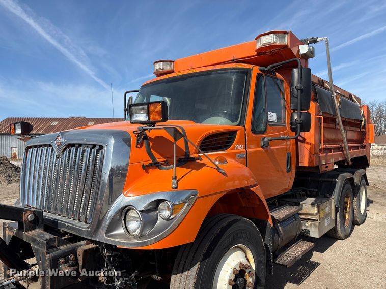 image for item EA4550 2008 International Workstar 7400 dump truck