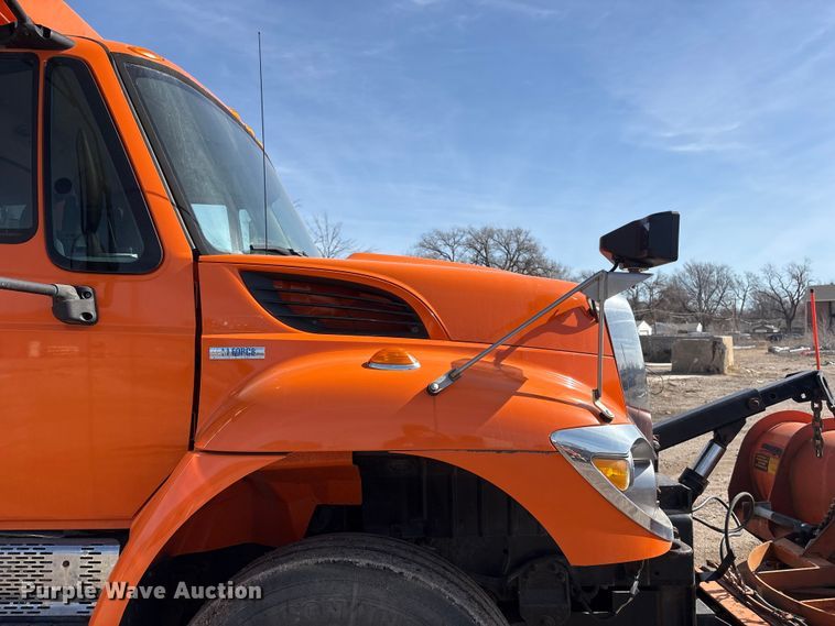 image for item EA4550 2008 International Workstar 7400 dump truck