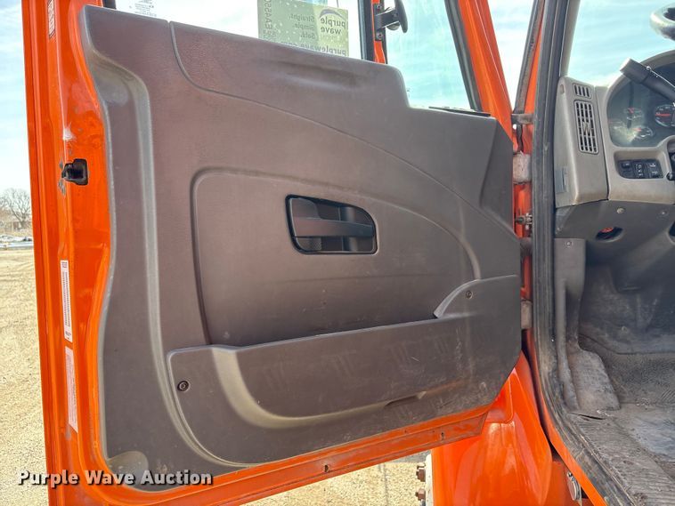 image for item EA4550 2008 International Workstar 7400 dump truck