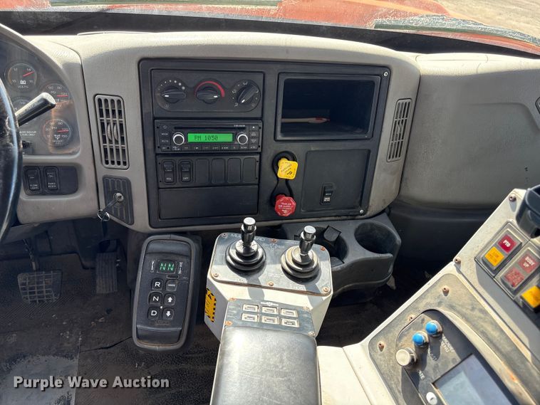 image for item EA4550 2008 International Workstar 7400 dump truck