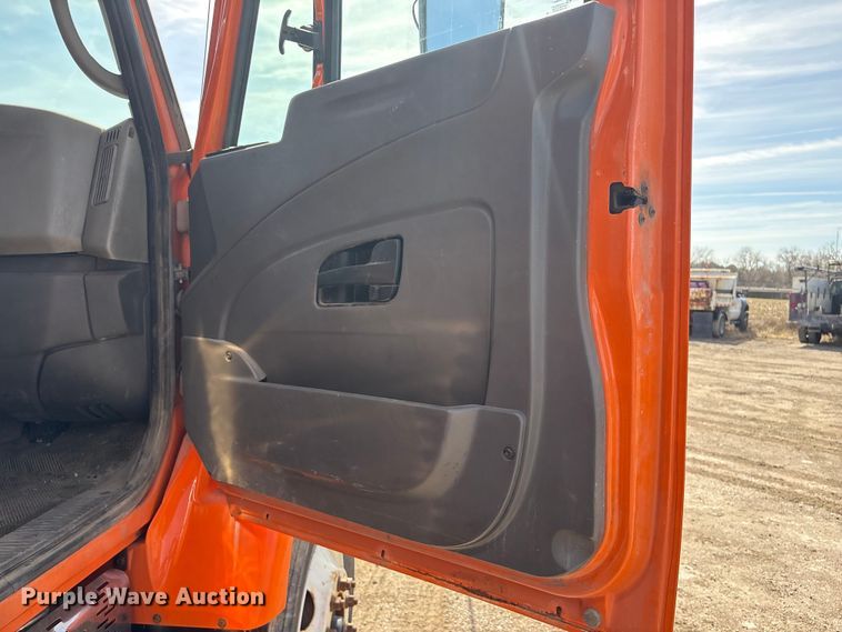 image for item EA4550 2008 International Workstar 7400 dump truck