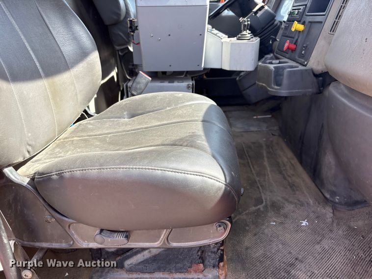 image for item EA4550 2008 International Workstar 7400 dump truck