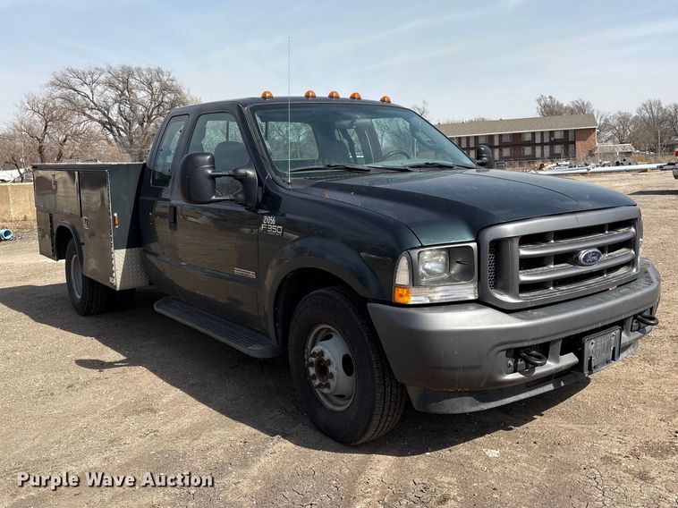 image for item EA4553 2004 Ford F350 Super Duty Ext. Cab utility bed pickup truck