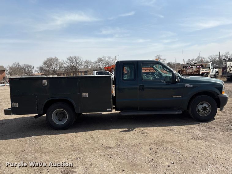 image for item EA4553 2004 Ford F350 Super Duty Ext. Cab utility bed pickup truck