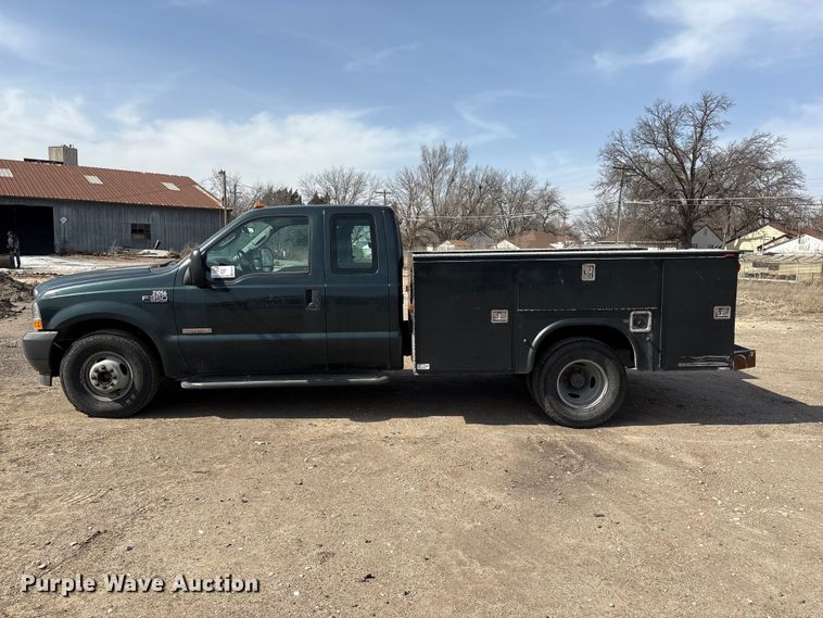 image for item EA4553 2004 Ford F350 Super Duty Ext. Cab utility bed pickup truck