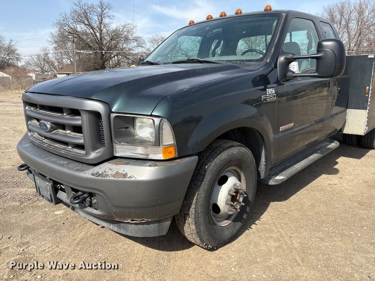 image for item EA4553 2004 Ford F350 Super Duty Ext. Cab utility bed pickup truck