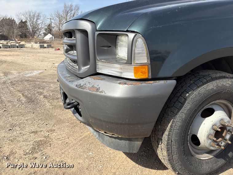 image for item EA4553 2004 Ford F350 Super Duty Ext. Cab utility bed pickup truck