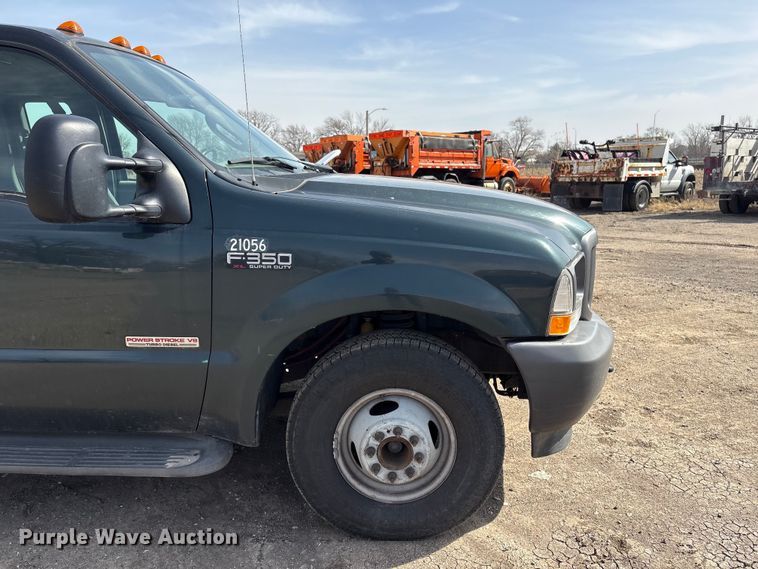 image for item EA4553 2004 Ford F350 Super Duty Ext. Cab utility bed pickup truck