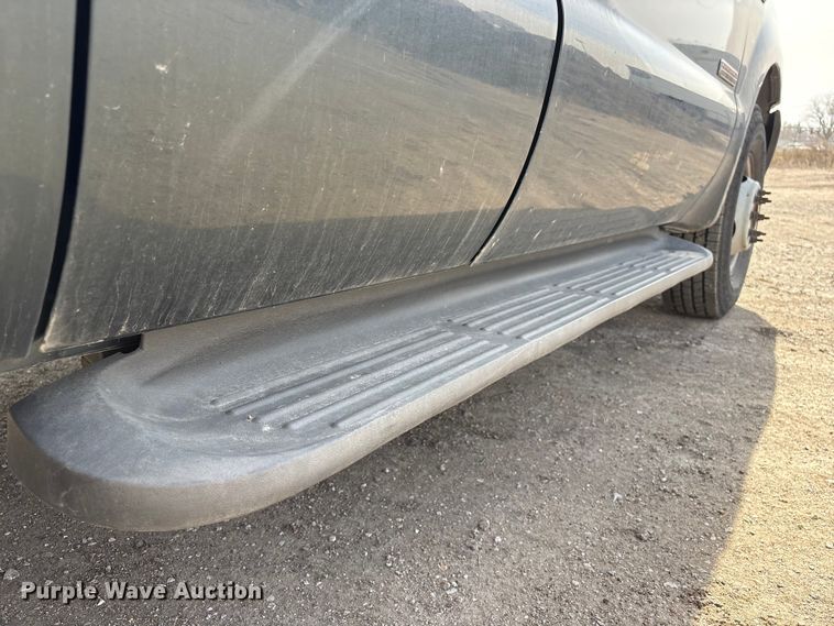 image for item EA4553 2004 Ford F350 Super Duty Ext. Cab utility bed pickup truck