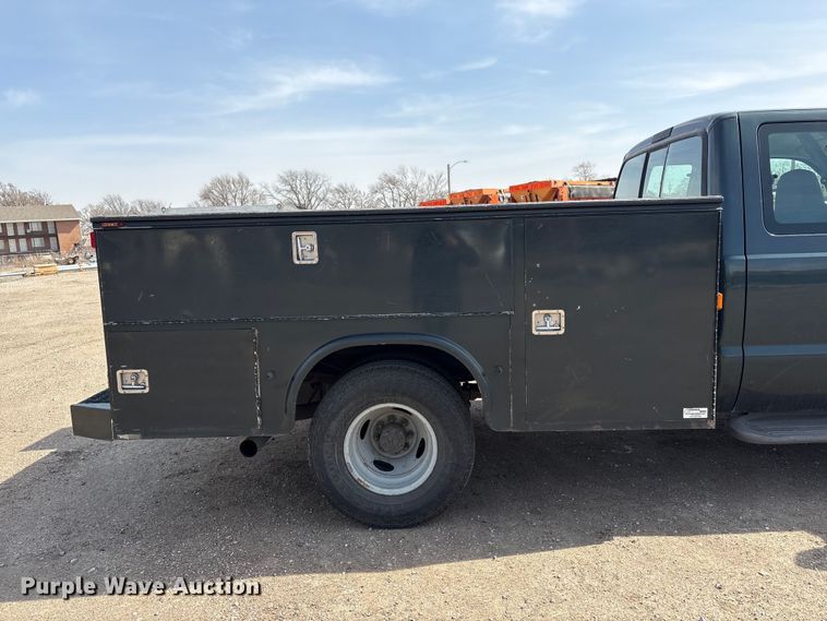 image for item EA4553 2004 Ford F350 Super Duty Ext. Cab utility bed pickup truck