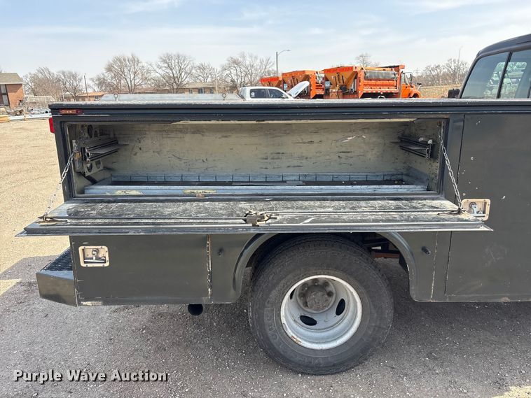 image for item EA4553 2004 Ford F350 Super Duty Ext. Cab utility bed pickup truck