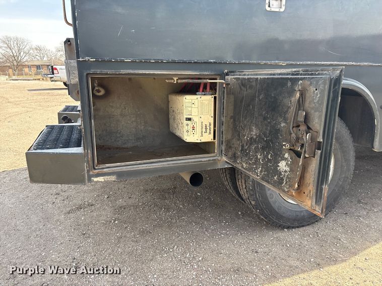 image for item EA4553 2004 Ford F350 Super Duty Ext. Cab utility bed pickup truck