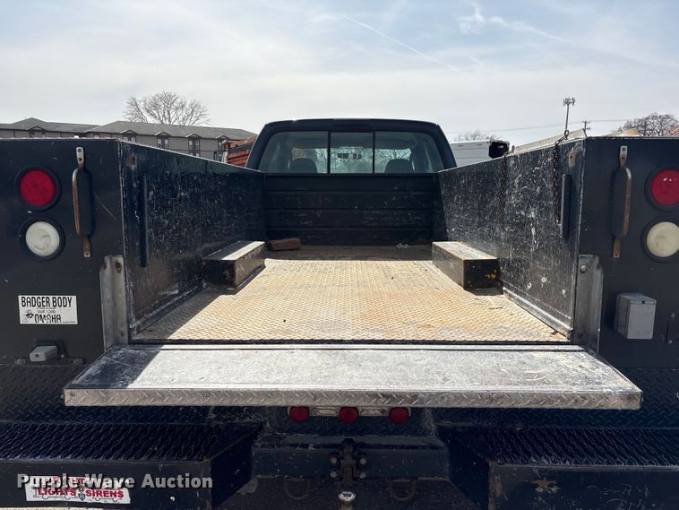 image for item EA4553 2004 Ford F350 Super Duty Ext. Cab utility bed pickup truck