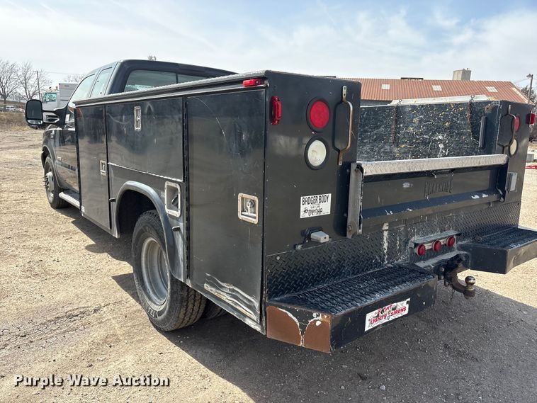 image for item EA4553 2004 Ford F350 Super Duty Ext. Cab utility bed pickup truck