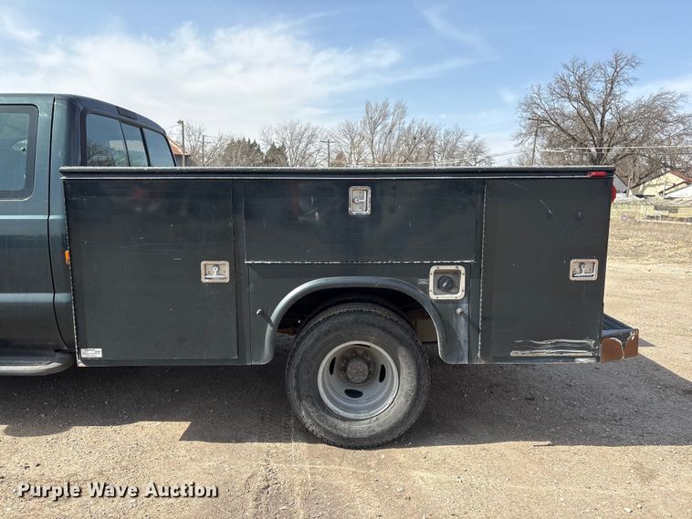 image for item EA4553 2004 Ford F350 Super Duty Ext. Cab utility bed pickup truck