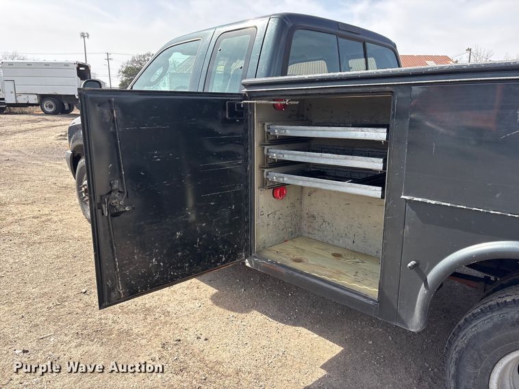 image for item EA4553 2004 Ford F350 Super Duty Ext. Cab utility bed pickup truck