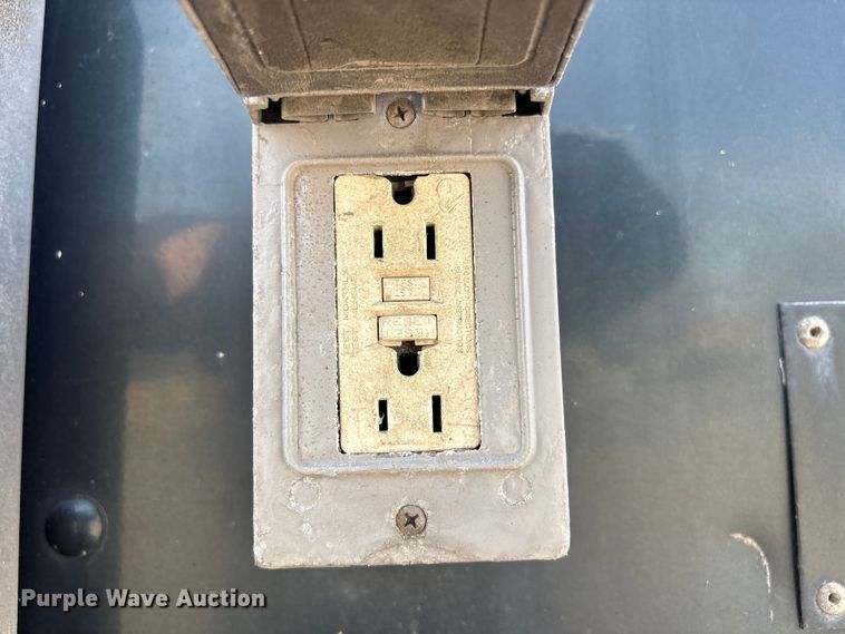 image for item EA4553 2004 Ford F350 Super Duty Ext. Cab utility bed pickup truck