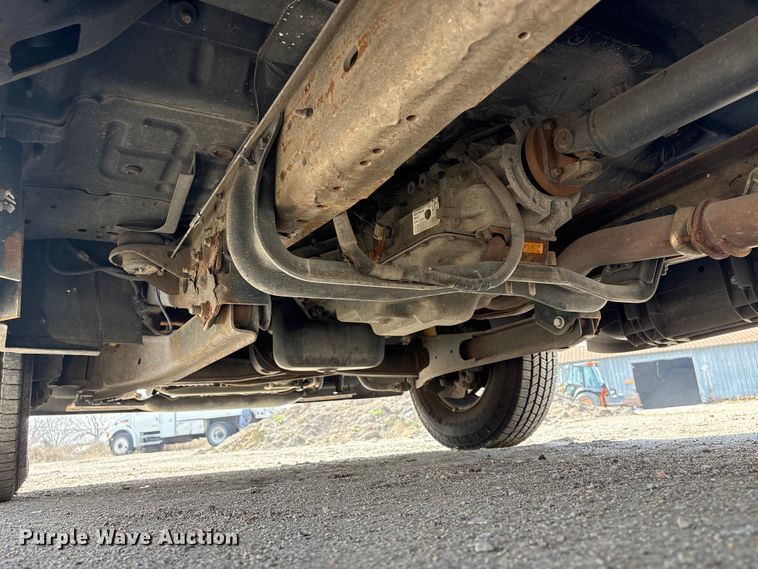 image for item EA4553 2004 Ford F350 Super Duty Ext. Cab utility bed pickup truck