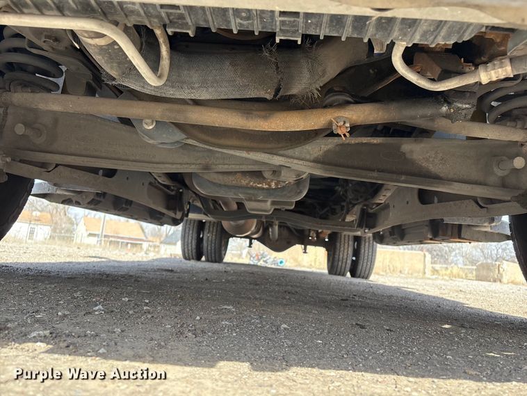 image for item EA4553 2004 Ford F350 Super Duty Ext. Cab utility bed pickup truck