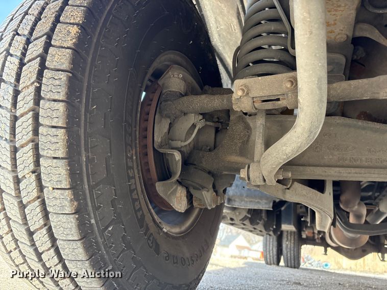 image for item EA4553 2004 Ford F350 Super Duty Ext. Cab utility bed pickup truck