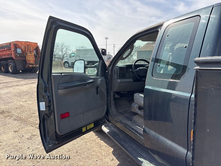 image for item EA4553 2004 Ford F350 Super Duty Ext. Cab utility bed pickup truck