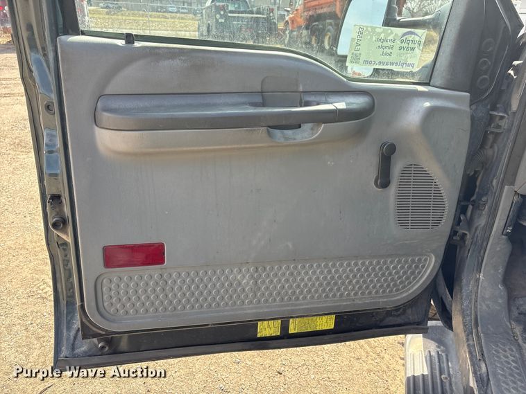 image for item EA4553 2004 Ford F350 Super Duty Ext. Cab utility bed pickup truck