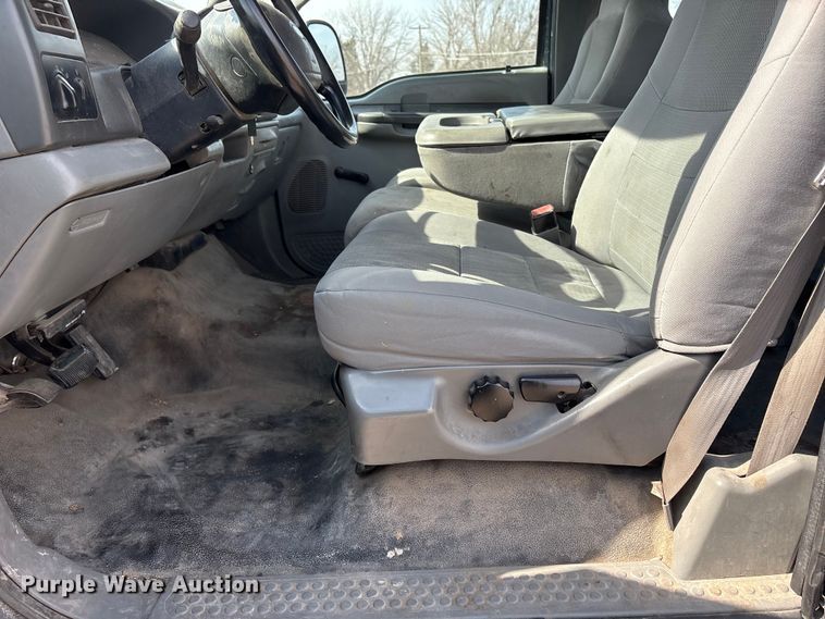 image for item EA4553 2004 Ford F350 Super Duty Ext. Cab utility bed pickup truck