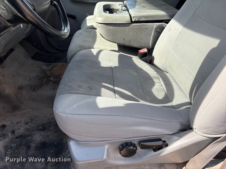 image for item EA4553 2004 Ford F350 Super Duty Ext. Cab utility bed pickup truck