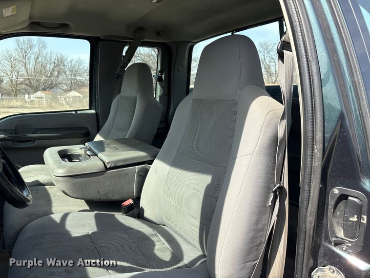 image for item EA4553 2004 Ford F350 Super Duty Ext. Cab utility bed pickup truck