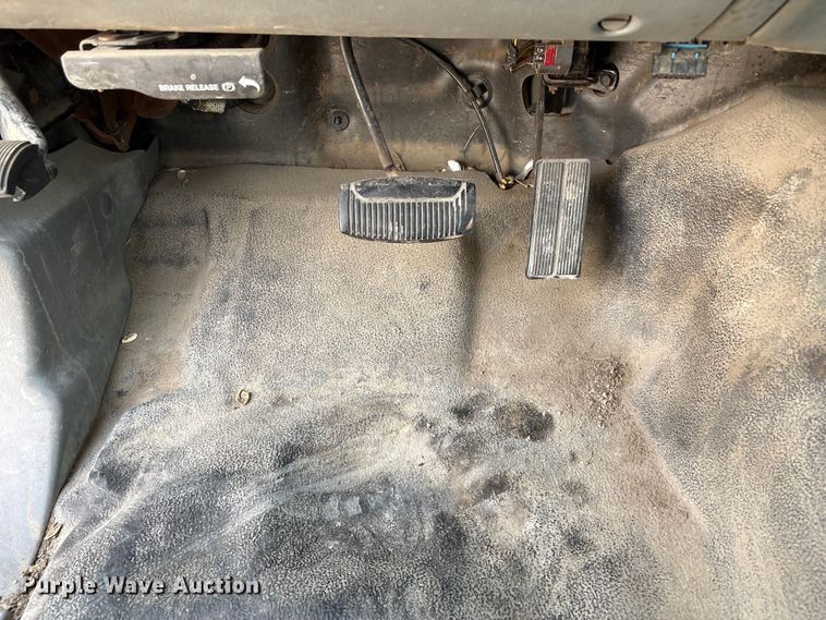 image for item EA4553 2004 Ford F350 Super Duty Ext. Cab utility bed pickup truck